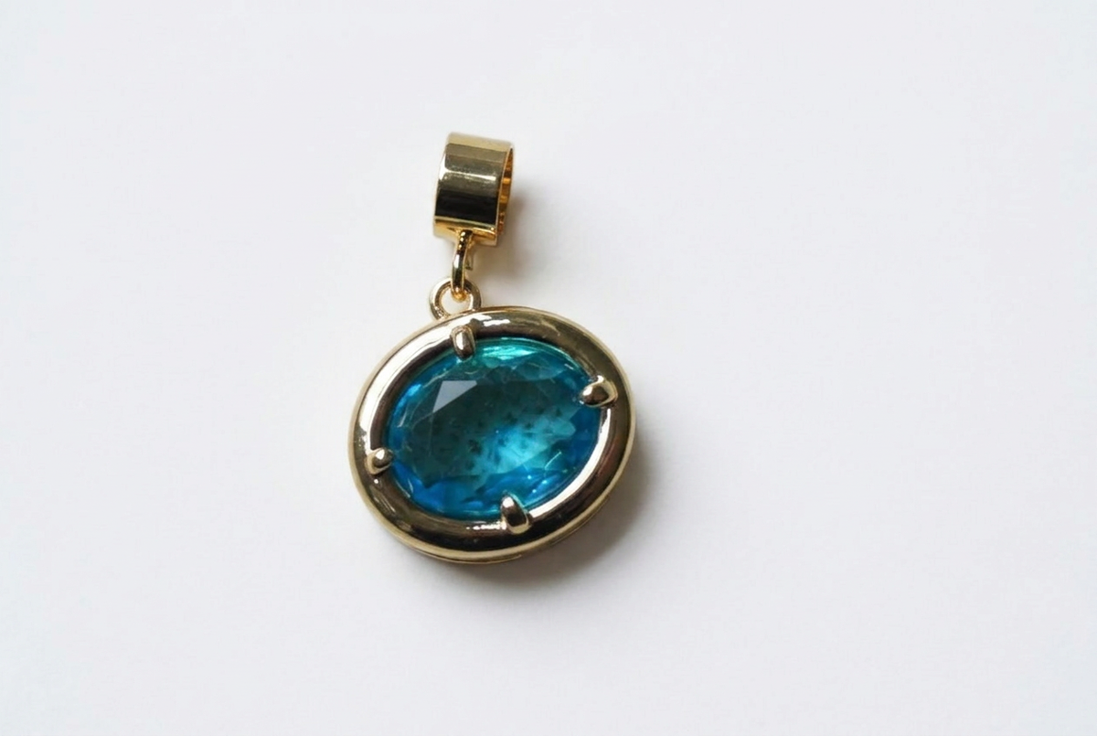 Oria Charm by Shukstack – detail view