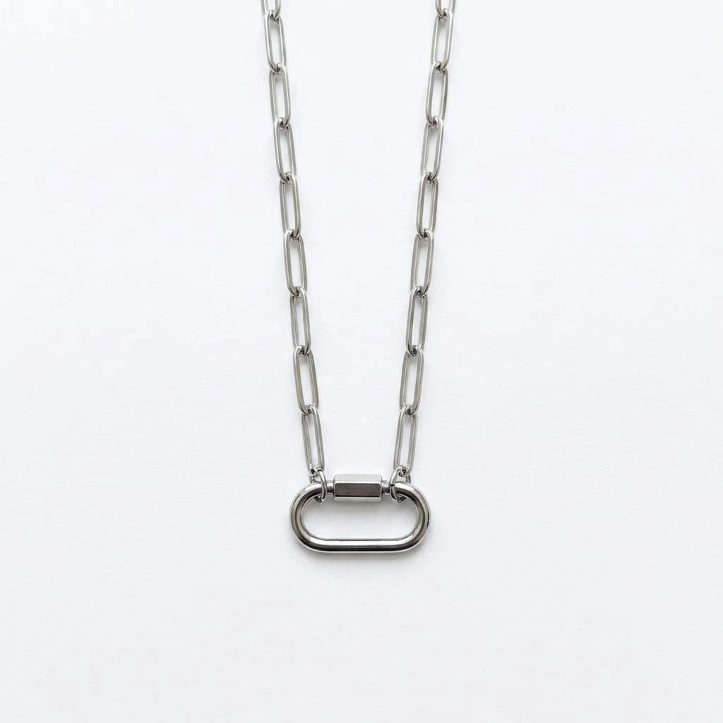 The Carabiner Chain necklace by Shukstack – detail view